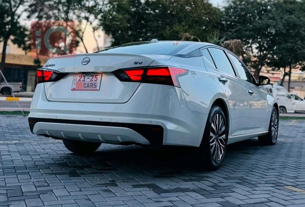 نيسان ألتيما